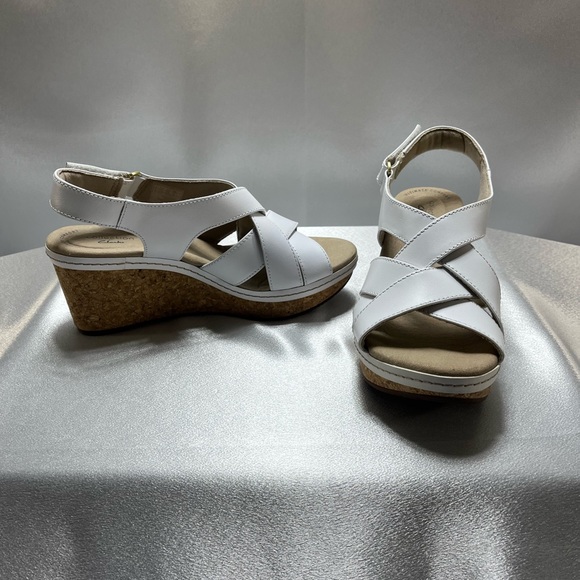 Clarks White Wedge Sandals - Size  8 - Picture 3 of 6